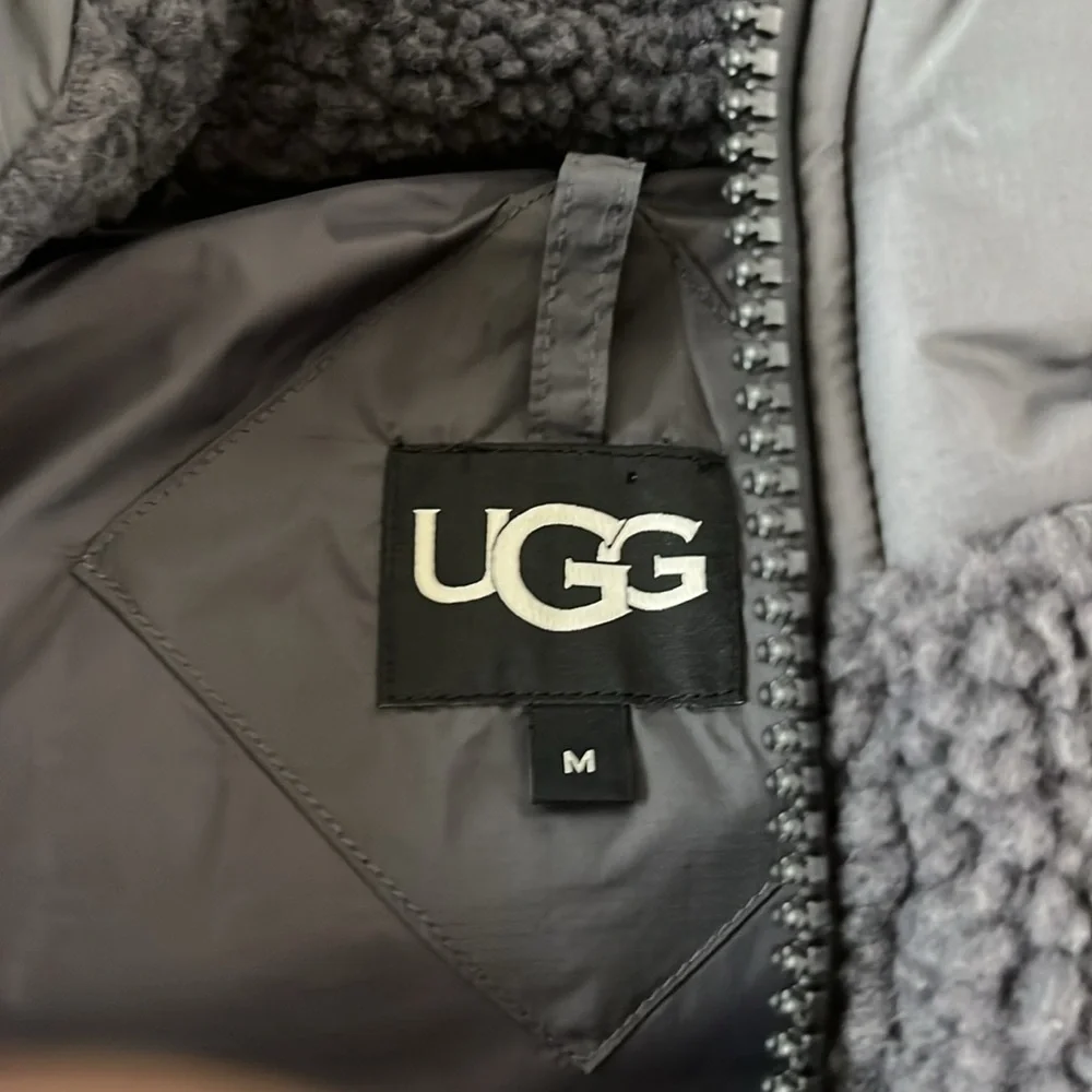 UGG Men's Zoltan Sherpa Padding Puffer Vest Size M